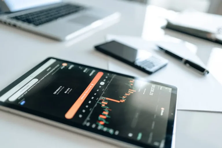 newsfaire.com Guide: Features, Use Cases, and Online Visibility Lessons: Construction Angle